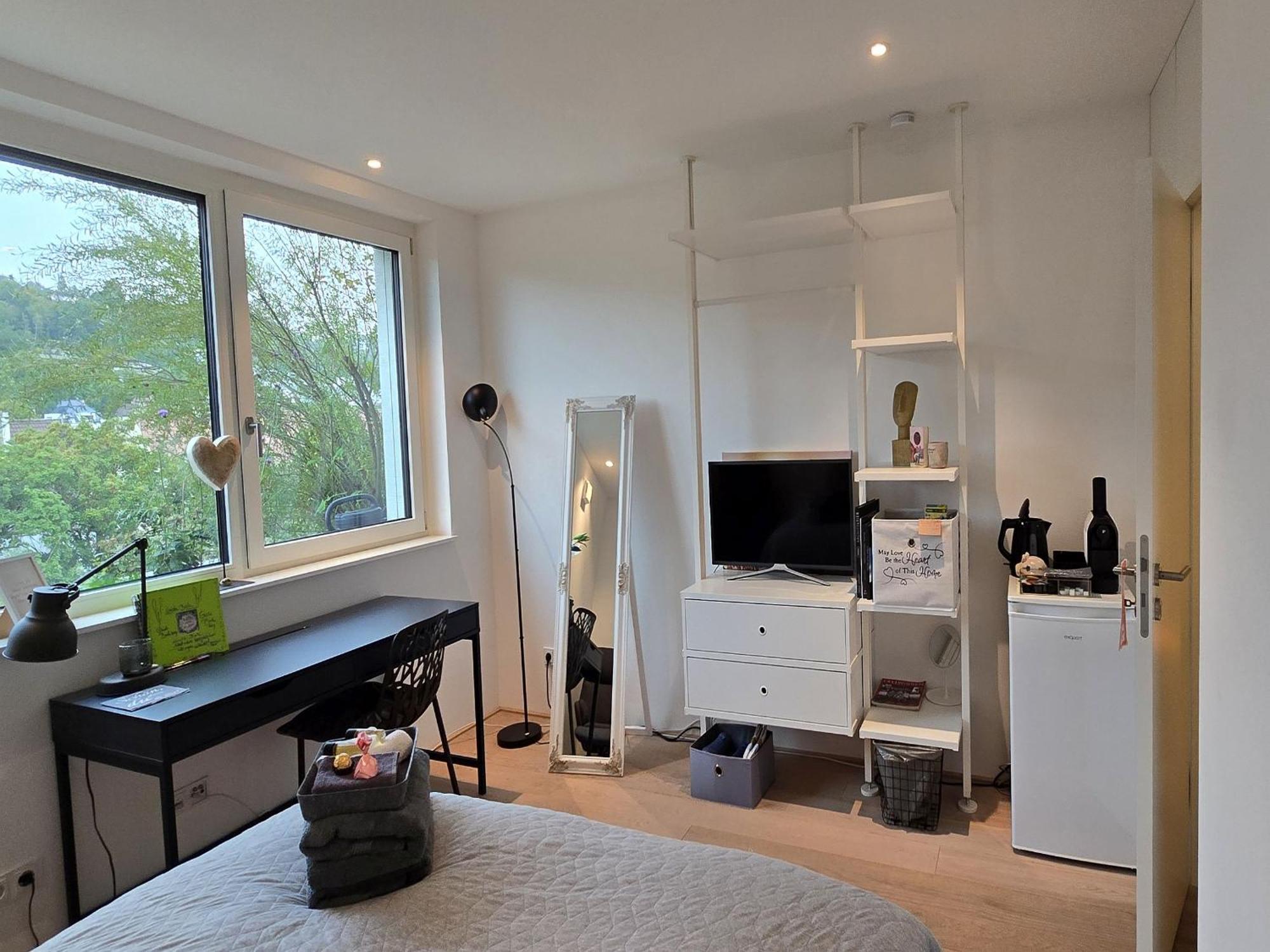Stadtnahes Gaestezimmer Im Penthouse Bei Esi Тюбинген Экстерьер фото